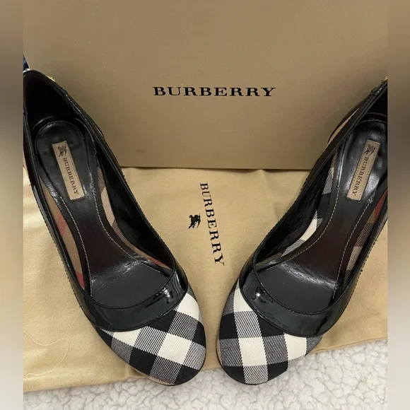 Burberry low heel size 8 - Picture 2 of 7